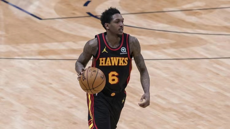 17 特雷杨34+15老鹰掀翻凯尔特人  